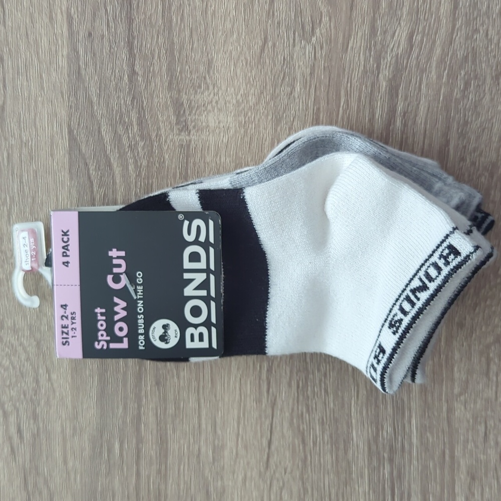 BONDS 4 Pair Socks Size 2-4, 1-2 YRS